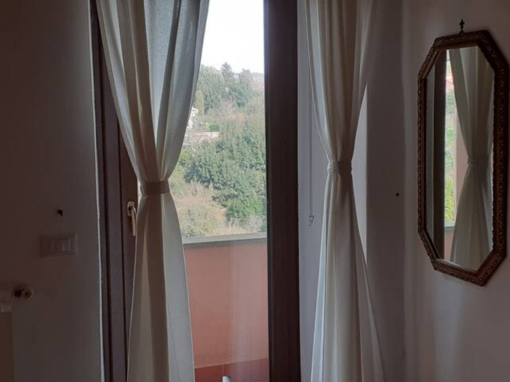 Casa di Marco - Capranica (Vt) Particolare accesso al balcone dalla camera matrimoniale
